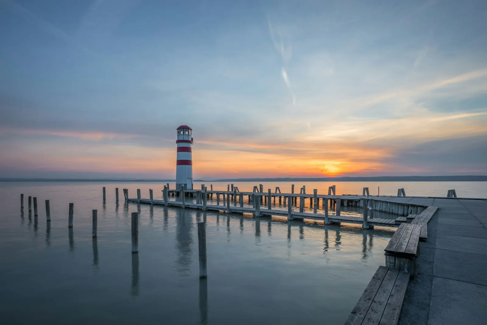 Leuchtturm am Steg in Podersdorf am Neusiedler See